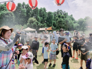 直方・福智山ろく花公園で「夏満喫フェス」　親子200人が流しうどん楽しむ